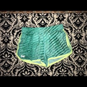 Under Armour Heatgear Fitted Shorts. Size Small.